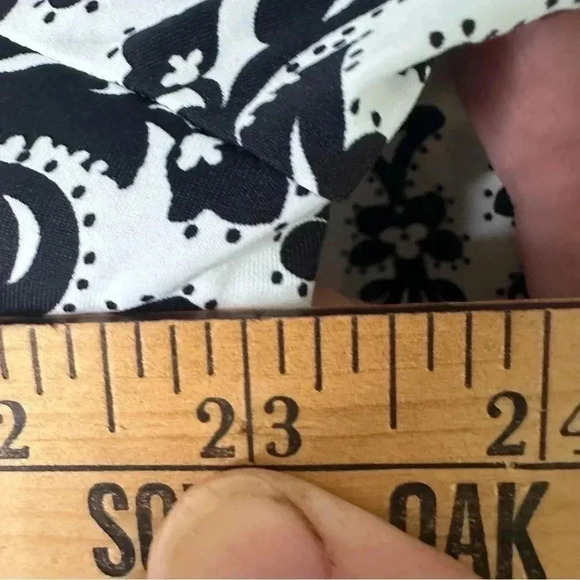 Lands in swim shirt in Black & White an excellent condition beach coastal top - Picture 7 of 8